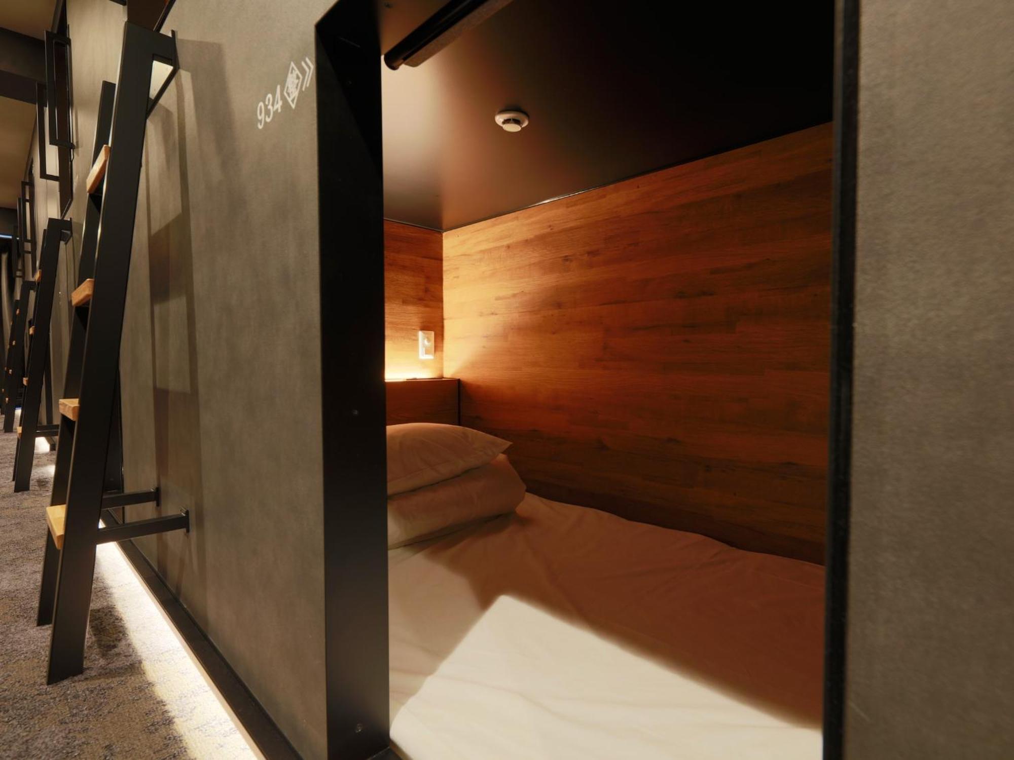 Rembrandt Cabin & Spa Shimbashi - Caters To Men — Photos 1